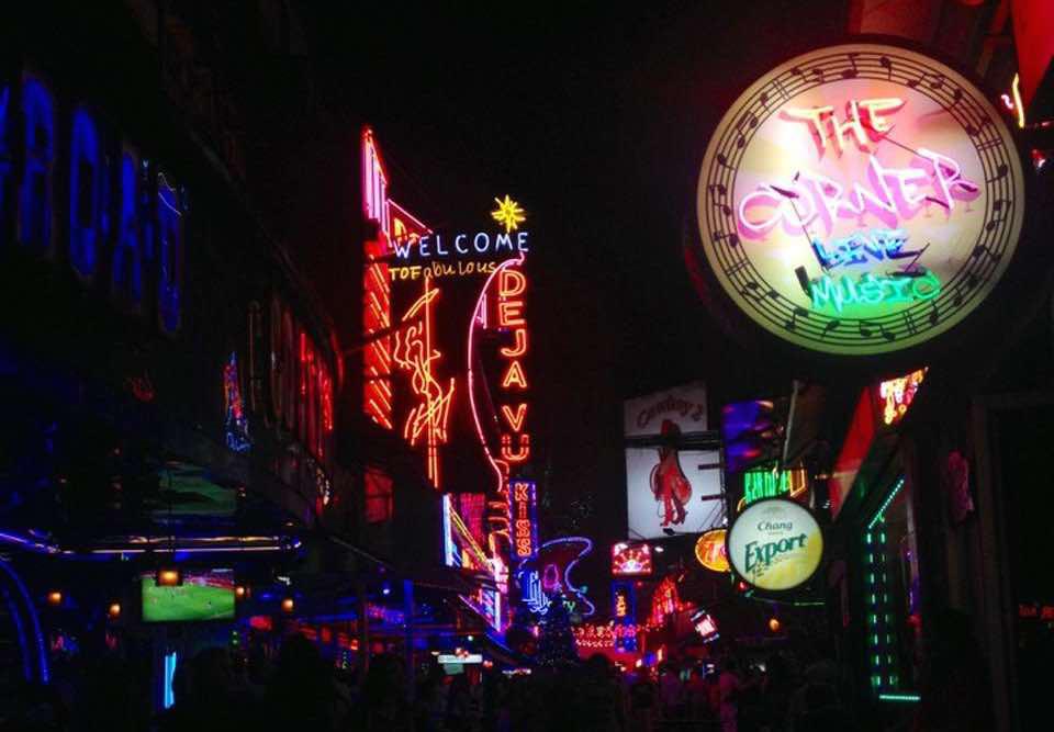 Soi Cowboy в Бангкоке. Полный обзор баров 2026